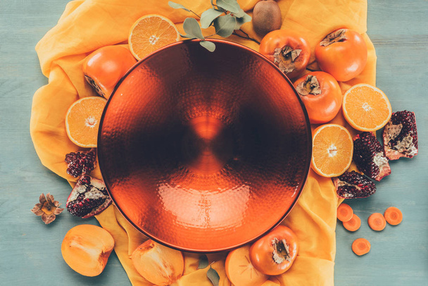 top view of big red plate between fruits - Foto, Imagem