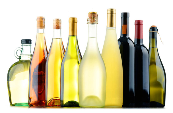 Composizione con bottiglie di vino assortite
 - Foto, immagini