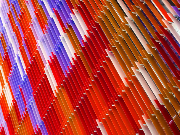 intérieur de feuille de plastique acrylique, texte Un design sur 60 degrés, oran
 - Photo, image