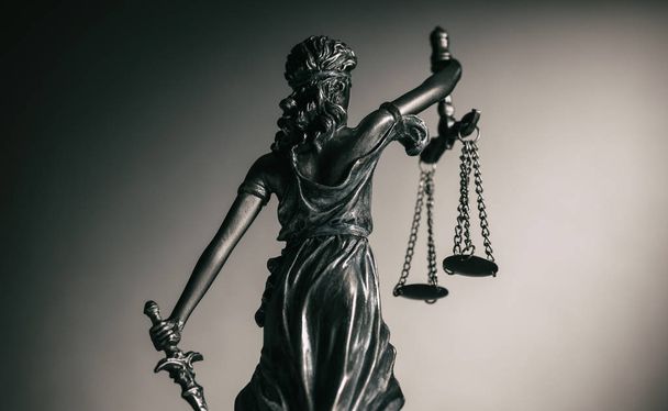 Az igazságszolgáltatás az mögött szobor - Fotó, kép