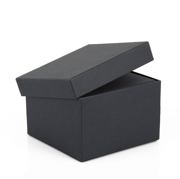 caixa de papelão preto em fundo branco
 - Foto, Imagem