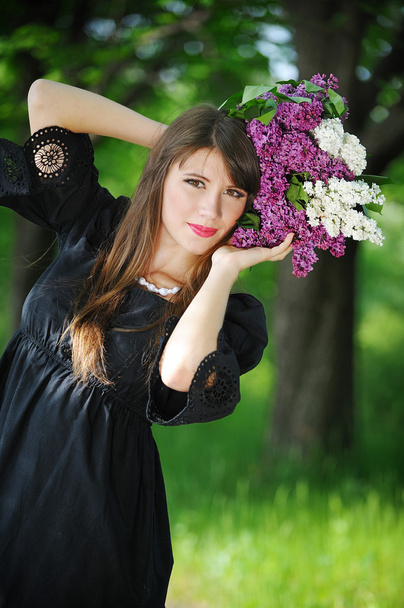 Girl with lilac in the park - Foto, Imagem