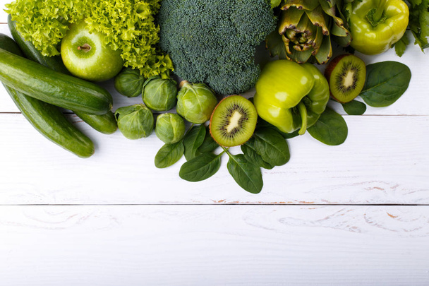 Mix of green fruits and vegetables - Foto, immagini
