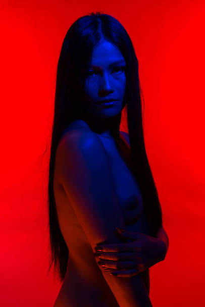 Filipina in blue and red - Foto, Imagen
