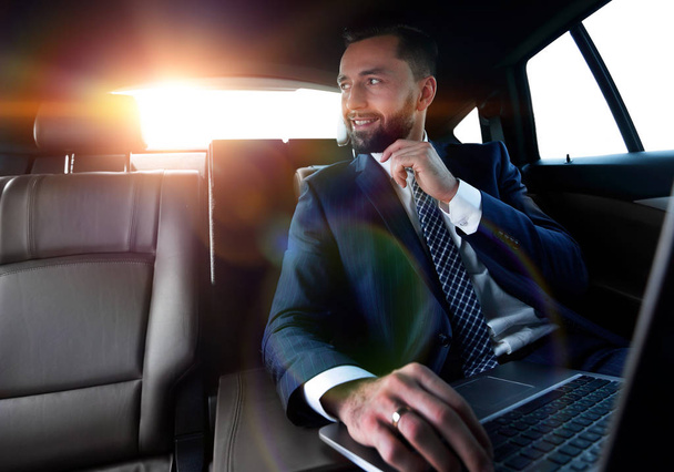 Confident businessman sitting in car - Fotoğraf, Görsel