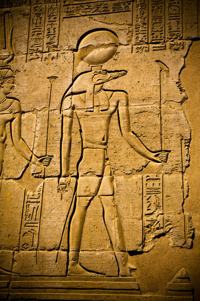 Hieróglifos no Templo Kom Ombo
 - Foto, Imagem