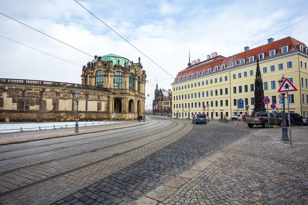 23.01.2018 Dresden; Germany - Street with pedestrians and tram t - Foto, Imagem