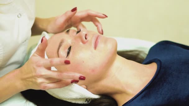 facial peels at the salon - Footage, Video
