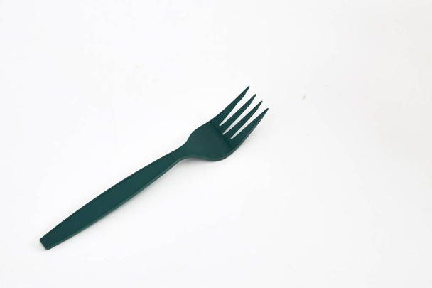 zöld műanyag forks elszigetelt fehér background - Fotó, kép