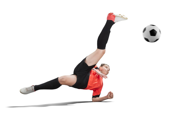 ženský fotbalový hráč v oranžové jednotné, takže Půjčovna kick, samostatný - Fotografie, Obrázek