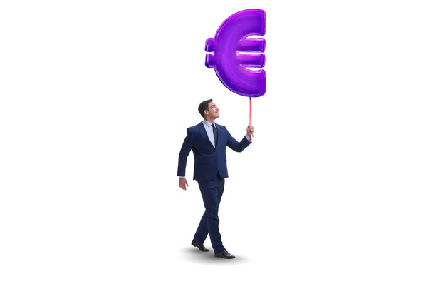 Biznesmen chodzenia ze znakiem euro dmuchane na białym tle - Zdjęcie, obraz