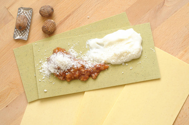 Wie man italienische Lasagne zubereitet - Foto, Bild