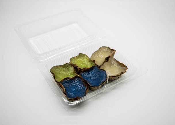 Chinese New Year's taart. Chinese pudding in doorzichtige plastic contan - Foto, afbeelding