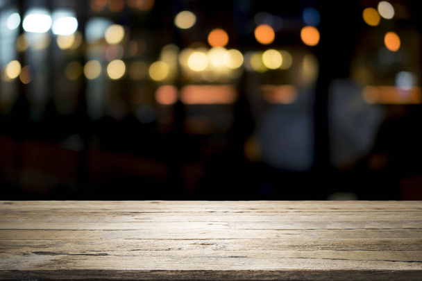 Piattaforma di tavolo in legno vuota e bokeh di notte
 - Foto, immagini