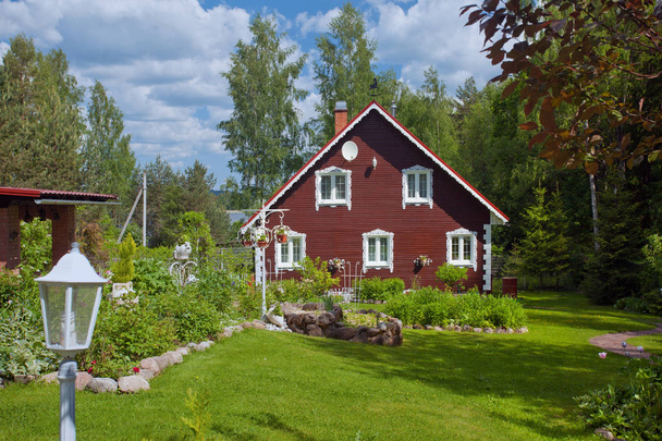 Χωριάτικο σπίτι με κήπο - Φωτογραφία, εικόνα