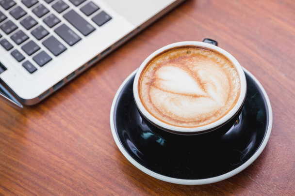 Close up hot cappuccino coffee cup with heart shape latte art ne - Zdjęcie, obraz