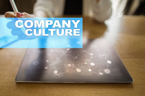 Testo della cultura aziendale sullo schermo virtuale. Business, tecnologia e internet concept
.  - Foto, immagini