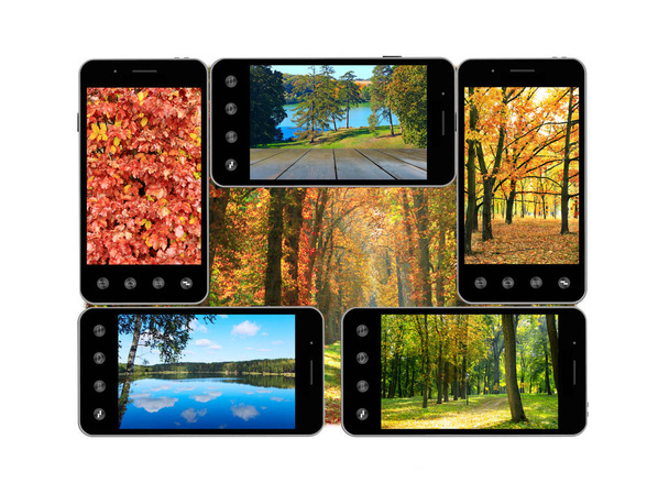 Téléphones portables avec des images de l'automne. Communications modernes
. - Photo, image