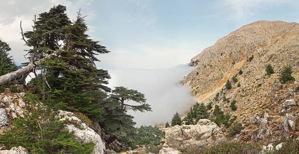 Vista en la montaña Tahtali cerca del mar Mediterráneo en Turquía
 - Foto, imagen