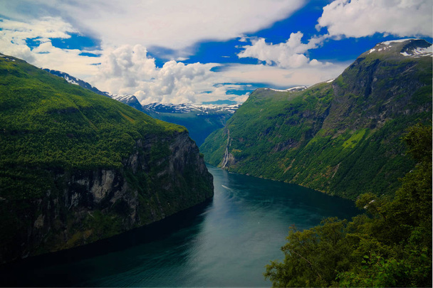 Εναέρια πανοραμική θέα στο φιόρδ Geiranger, από Trollstigen, Νορβηγία - Φωτογραφία, εικόνα