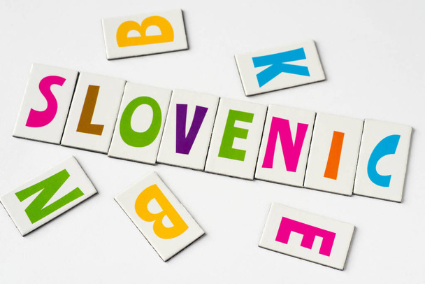 Wort slowenisch aus bunten Buchstaben  - Foto, Bild