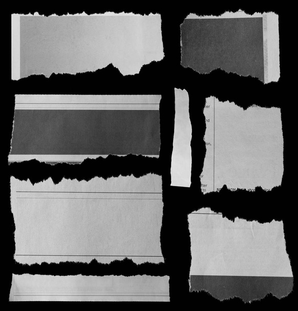 Papeles rotos sobre negro
 - Foto, Imagen