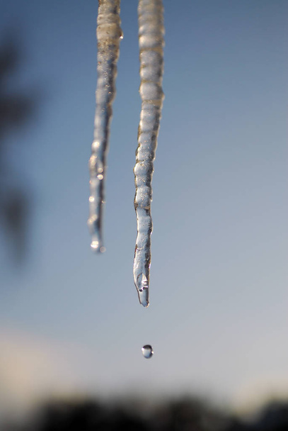 Jääpuikon tiputus
 - Valokuva, kuva