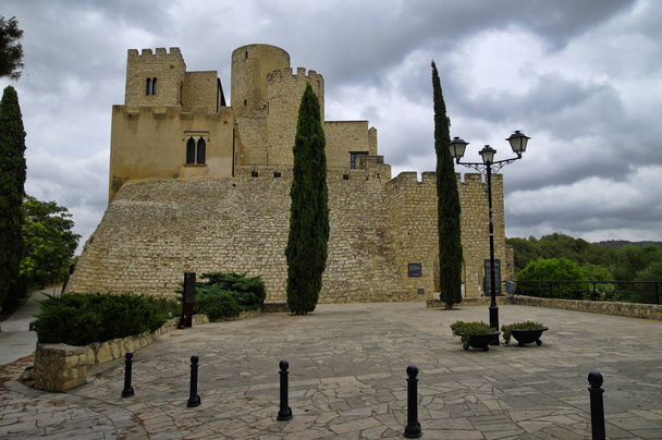 Castellet, Hiszpania - 27 czerwca 2017 - Castillo de Castellet, gospodarze Abertis Foundation, międzynarodowe centrum Morza Śródziemnego biosfery zastrzega sobie pod auspicies Unesco, Castellet la Gornal, P - Zdjęcie, obraz