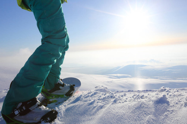 Snowboarder riding on slope - Foto, Imagem