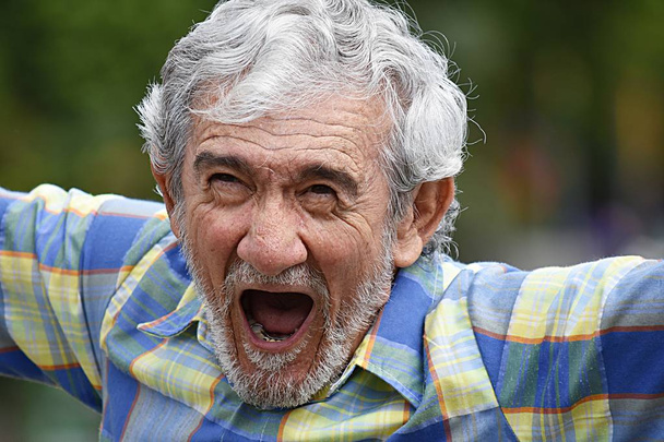 Zróżnicowane mężczyzna krzyczy - Zdjęcie, obraz