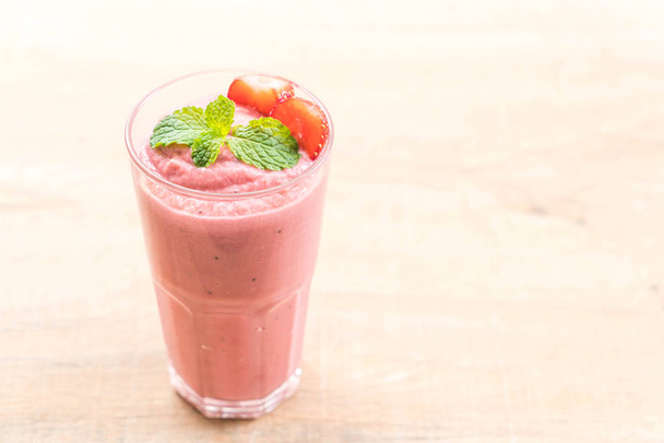 strawberry smoothies milkshake - 写真・画像