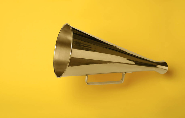 Vintage megaphone on color background - Foto, Imagem