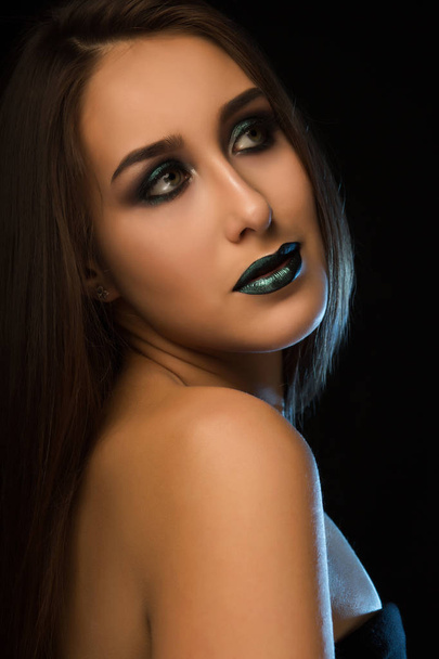 Glamor young model with perfect skin and creative metallic green - 写真・画像