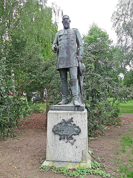 La estatua en el pedestal
 - Foto, imagen