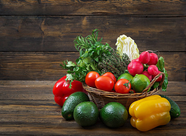 各種生有機野菜や果物との組成物。デトックスダイエット - 写真・画像