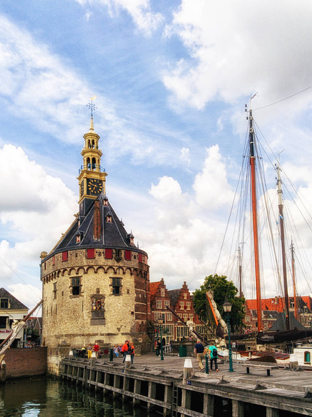 Historische toren en steiger in het centrum van Hoorn - Foto, afbeelding