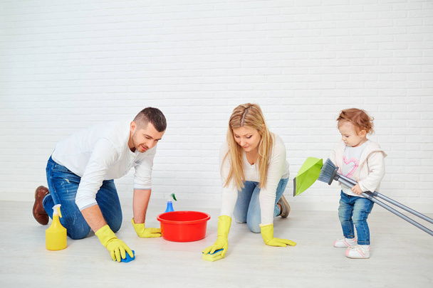 A happy family is washing the floor. - Fotoğraf, Görsel