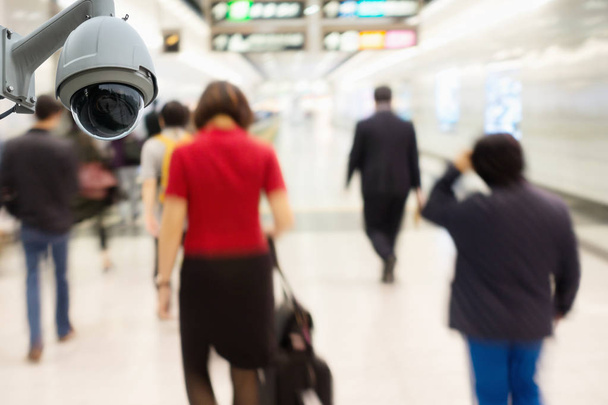 cctv Überwachungskamera Beobachtung und Überwachung in der U-Bahn  - Foto, Bild