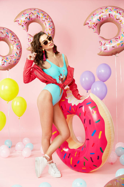 Summer Fashion. Woman In Swimsuit With Balloons - Foto, imagen