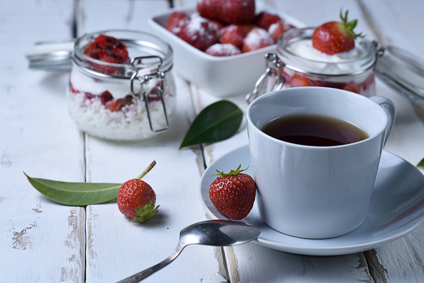 Tea and strawberry dessert - Foto, Imagen