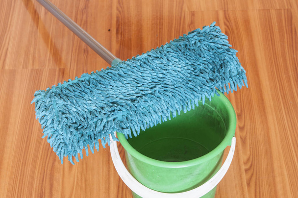 mycie podłogi i czyszczenia podłogi - Zdjęcie, obraz
