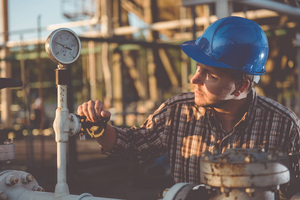 Man checking manometer in natural gas factory - Fotografie, Obrázek