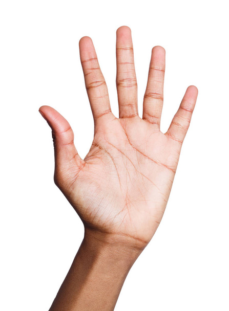 Black hand pokazuje numer pięć na białym tle - Zdjęcie, obraz