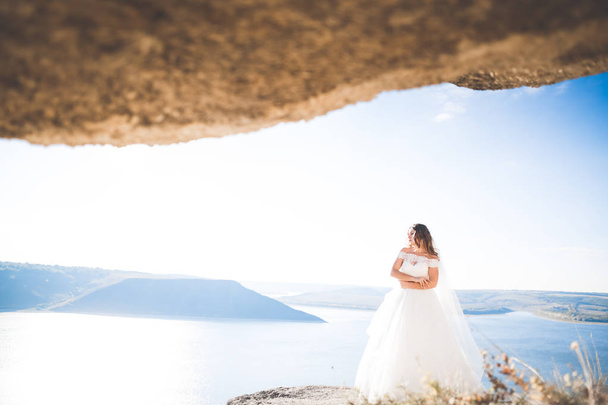 Beautiful young bride posing on the background sea - Zdjęcie, obraz