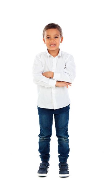 χαριτωμένο ευτυχείς μικρό αγόρι αφρικανικό σε λευκό πουκάμισο που απομονώνονται σε λευκό φόντο - Φωτογραφία, εικόνα
