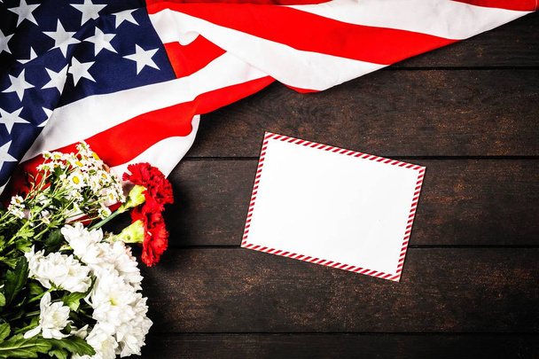 USA Bandiera su fondo legno
 - Foto, immagini