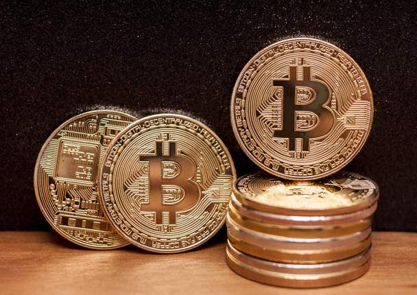 golden bitcoin coins - Foto, Imagem
