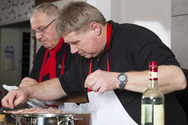 Dos chefs en el trabajo
 - Foto, imagen