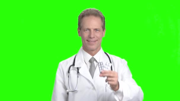 Médico masculino com dois pacotes de comprimidos
. - Filmagem, Vídeo