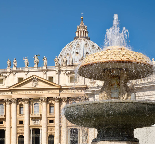 die basilika des heiligen peter am vatikan in rom - Foto, Bild